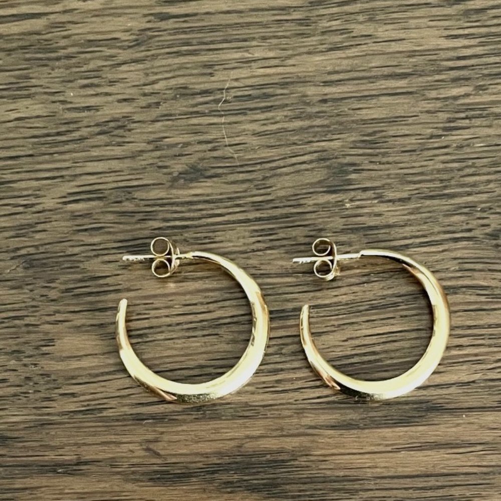 Mejuri Editor gold vermeil hoops (sold out)